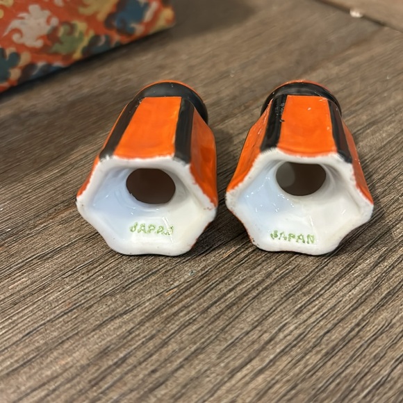 Vintage salt & pepper shakers made in Japan candelabra with box & orange black - Picture 11 of 11